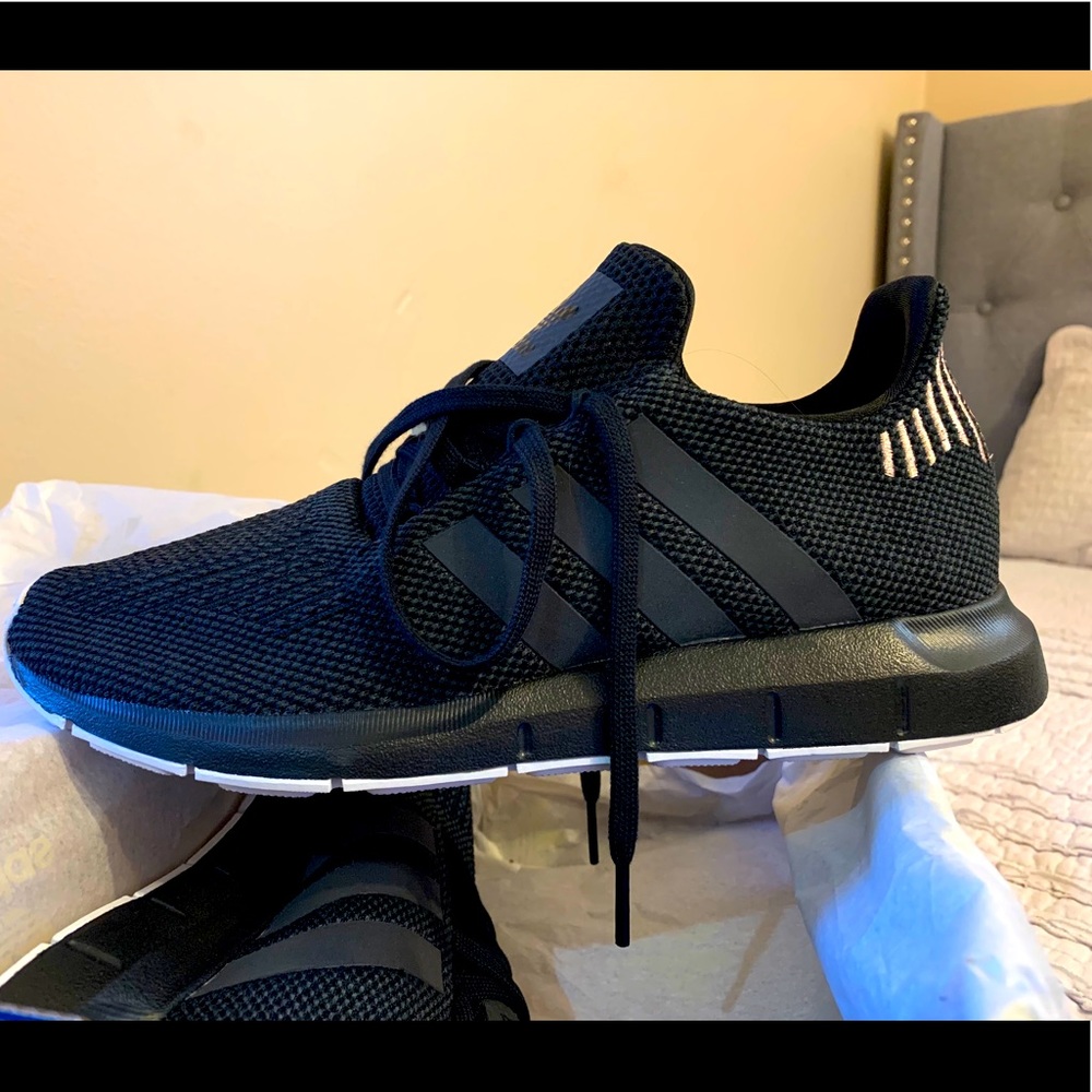 Women’s Black/Gold Adidas Swift Run Size 9 W